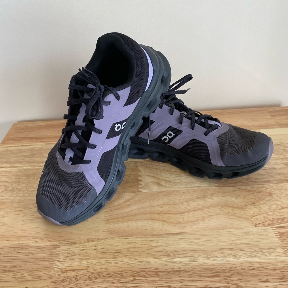 OnCloud Runner Athletic Shoes Lilac/Black/Purple - Picture 2 of 12